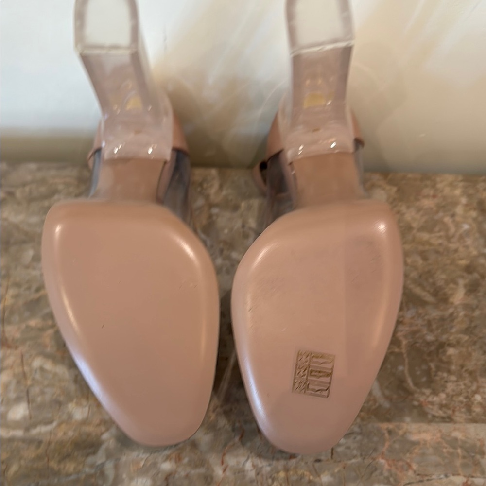 Valentino Garavani Tan - Go 155 Vinyl Platform pumps Elegant Design - Picture 10 of 10